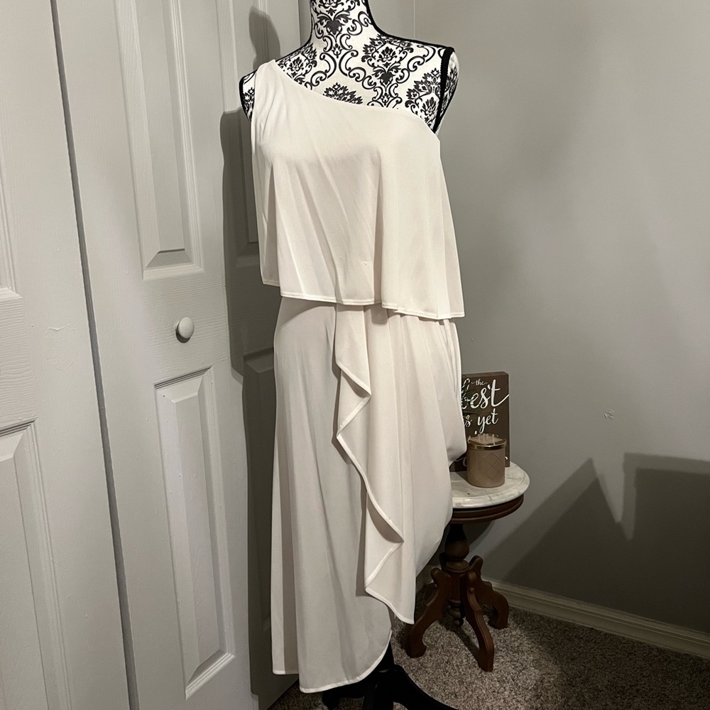 NWT - BCBGMAXAZRIA Dress- Size S- Color- Cream Off White